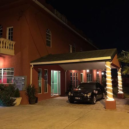 Montecristo Inn Piarco 외부 사진