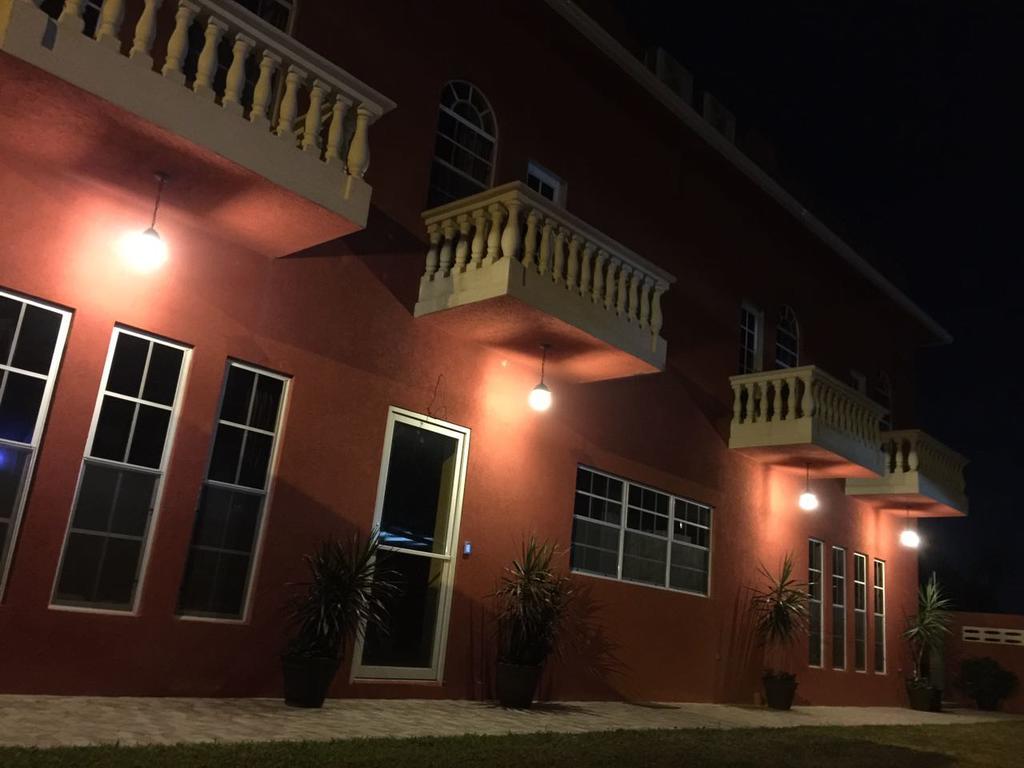 Montecristo Inn Piarco 외부 사진